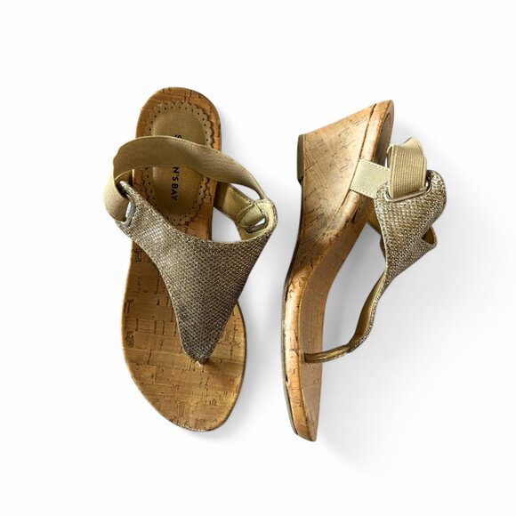 St. John’s Bay SJB Ante Gold Wedge T-Strap Sandals Size 5 Boho Casual Metallic - Picture 1 of 13